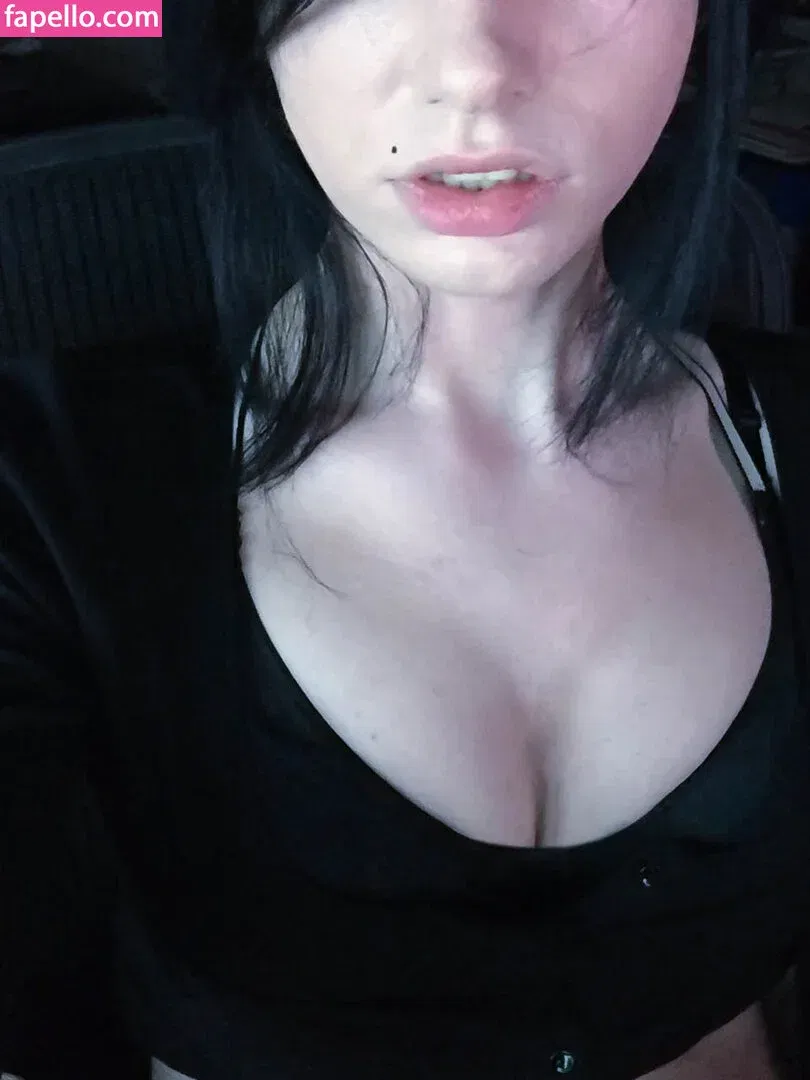 Kalindra Chan Onlyfans Photo Gallery 