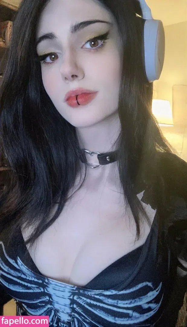 Kalindra Chan Onlyfans Photo Gallery 