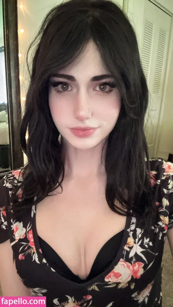 Kalindra Chan Onlyfans Photo Gallery 