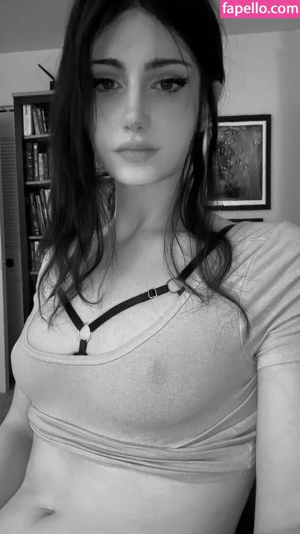 Kalindra Chan Onlyfans Photo Gallery 