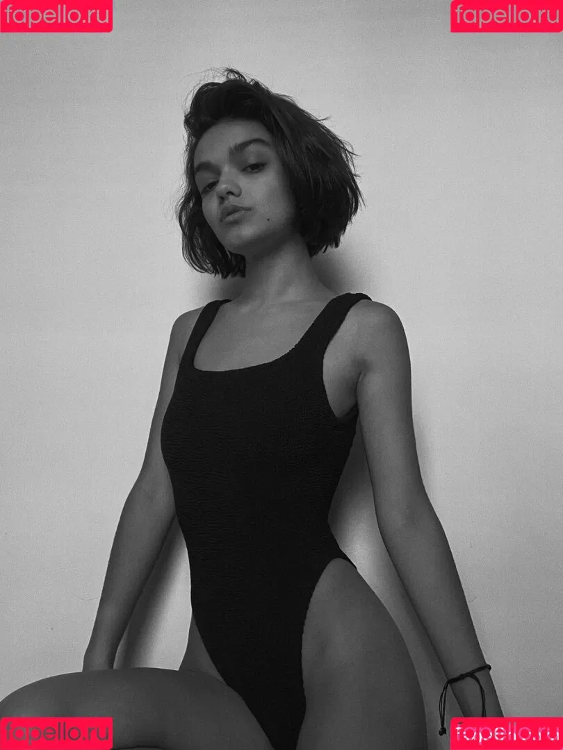 Rachel Zegler Onlyfans Photo Gallery 