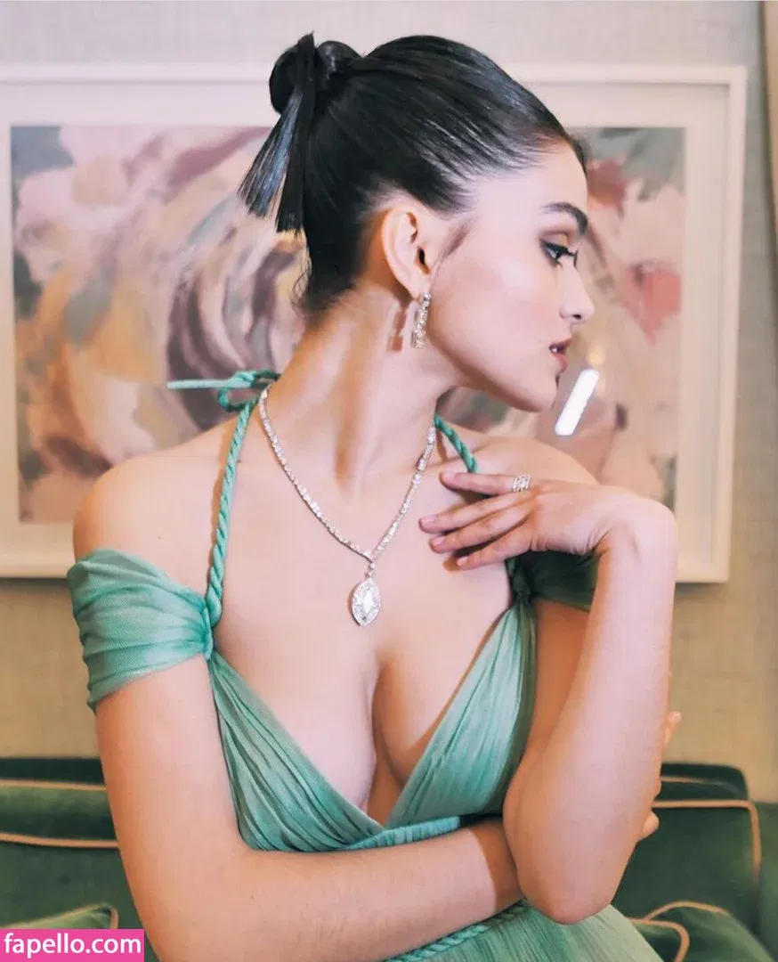 Rachel Zegler Onlyfans Photo Gallery 