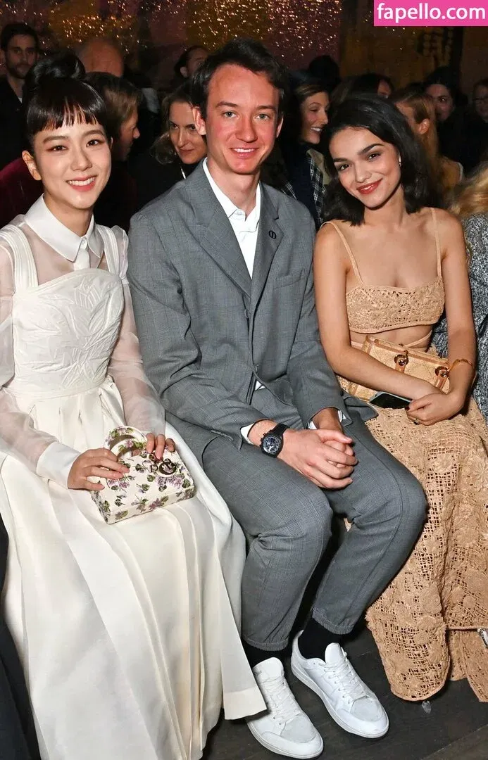 Rachel Zegler Onlyfans Photo Gallery 