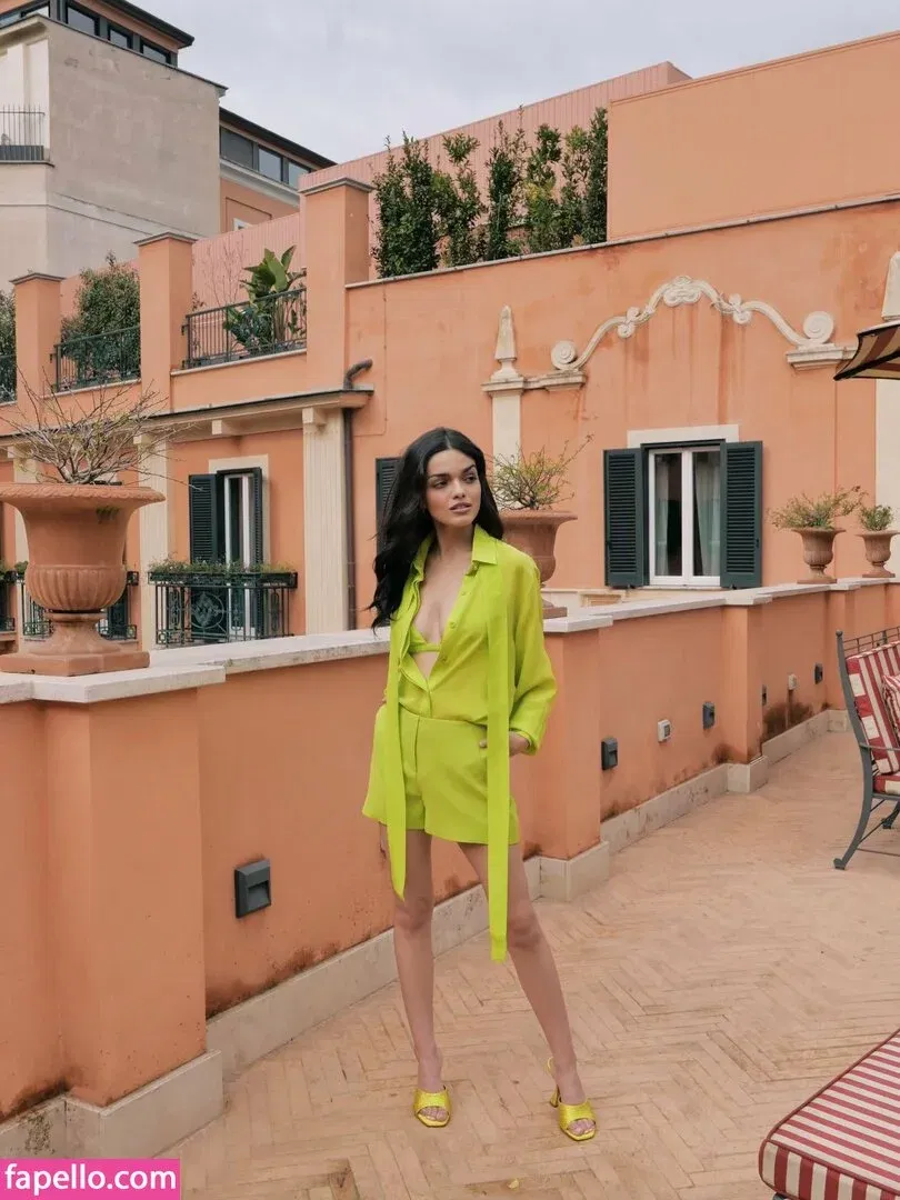 Rachel Zegler Onlyfans Photo Gallery 