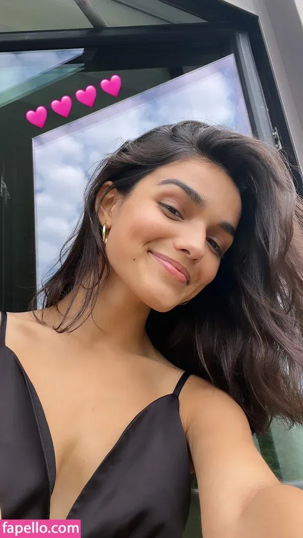 Rachel Zegler Onlyfans Photo Gallery 