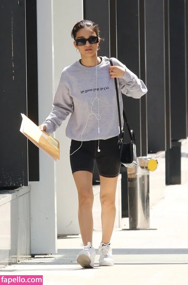 Rachel Zegler Onlyfans Photo Gallery 