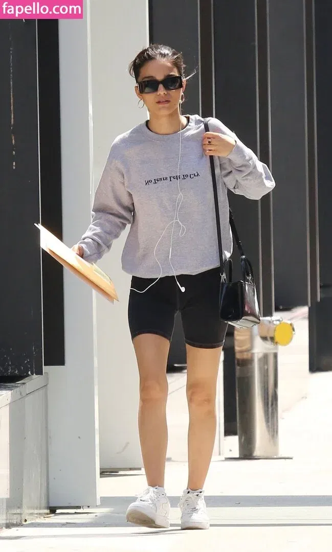 Rachel Zegler Onlyfans Photo Gallery 