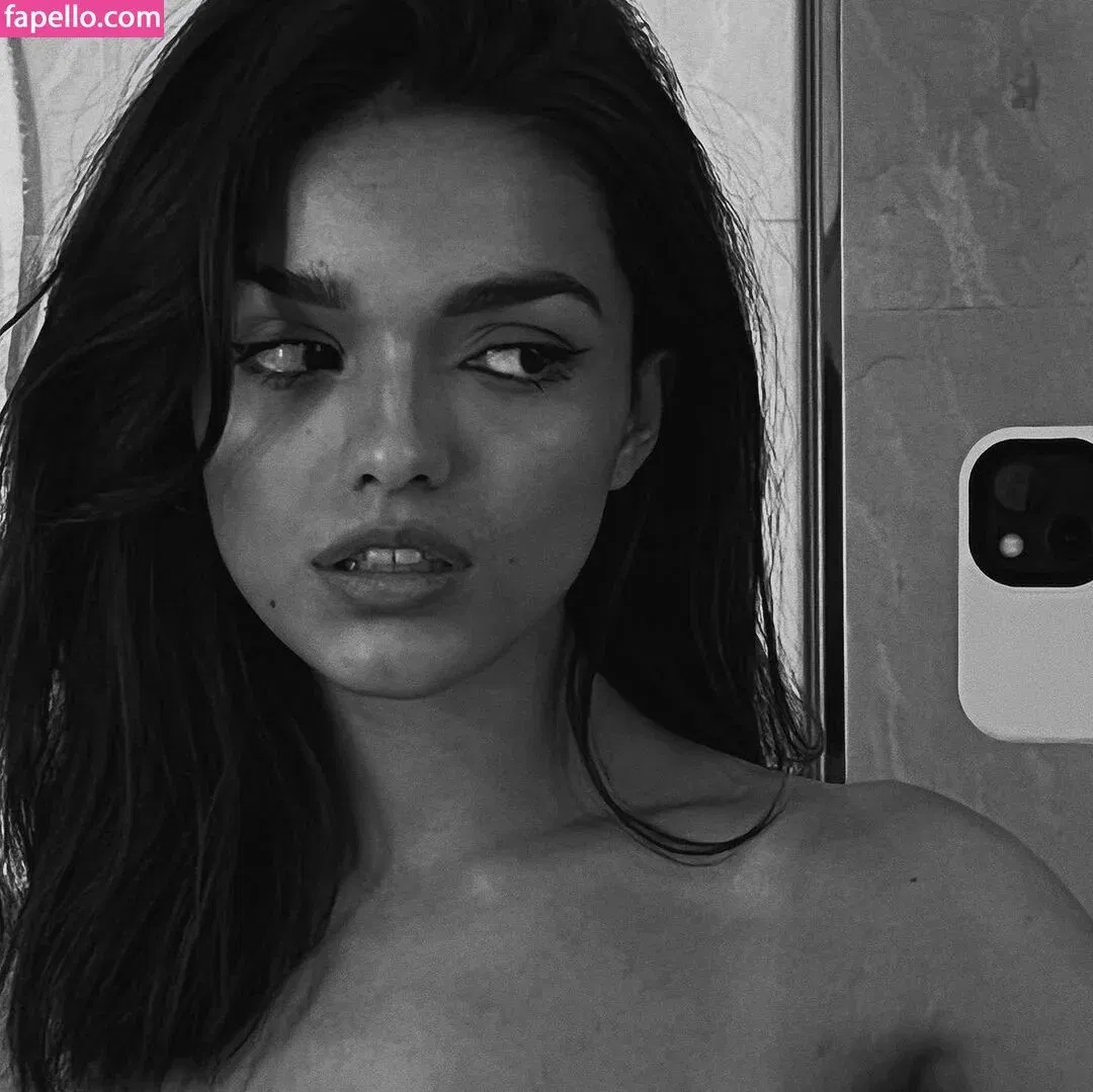 Rachel Zegler Onlyfans Photo Gallery 