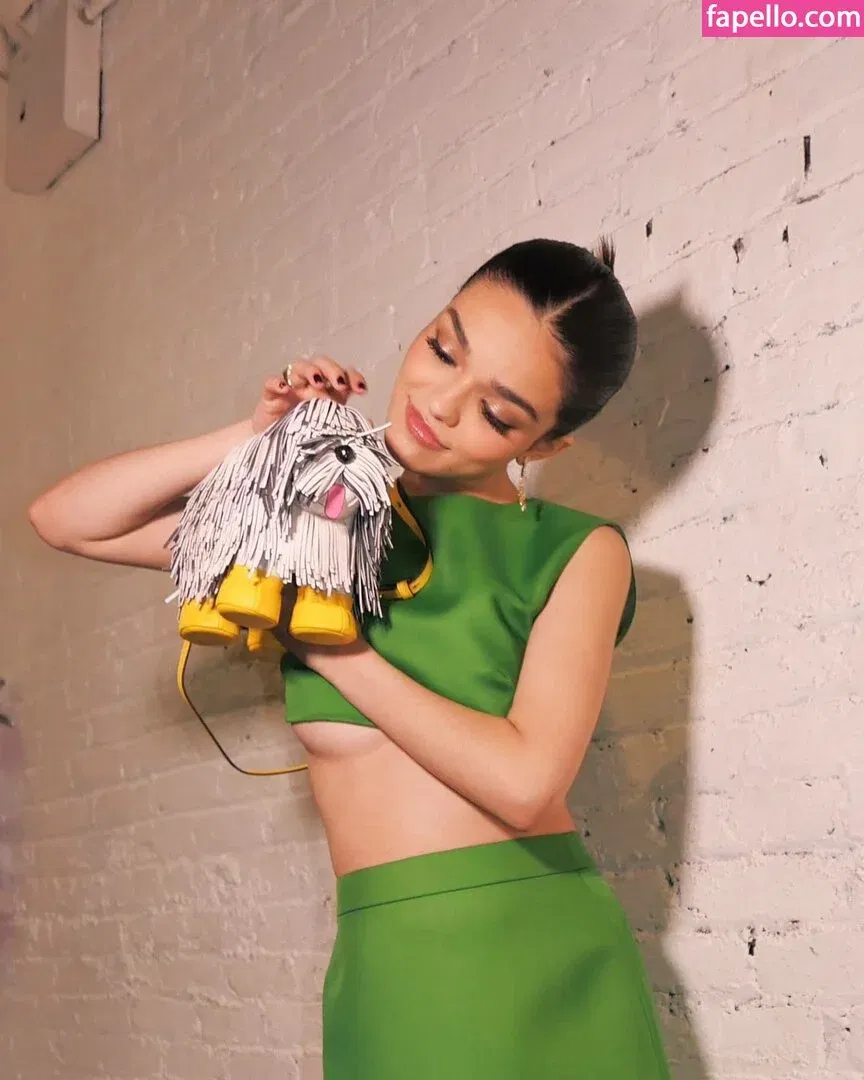 Rachel Zegler Onlyfans Photo Gallery 