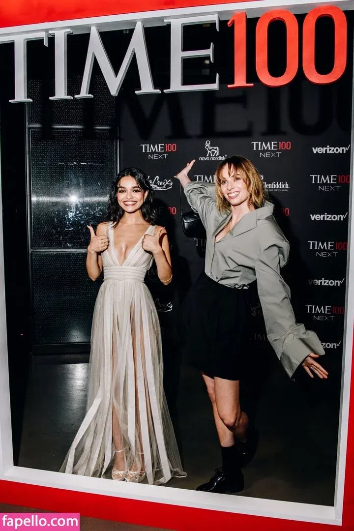 Rachel Zegler Onlyfans Photo Gallery 