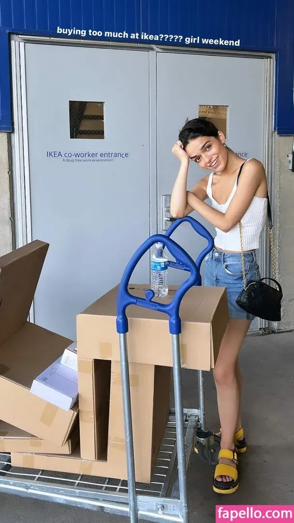 Rachel Zegler Onlyfans Photo Gallery 