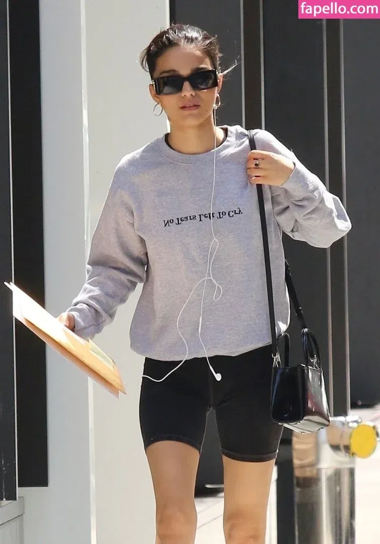 Rachel Zegler Onlyfans Photo Gallery 