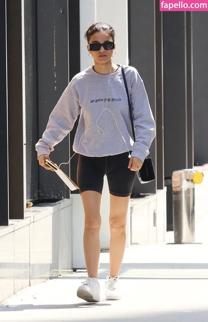 Rachel Zegler Onlyfans Photo Gallery 