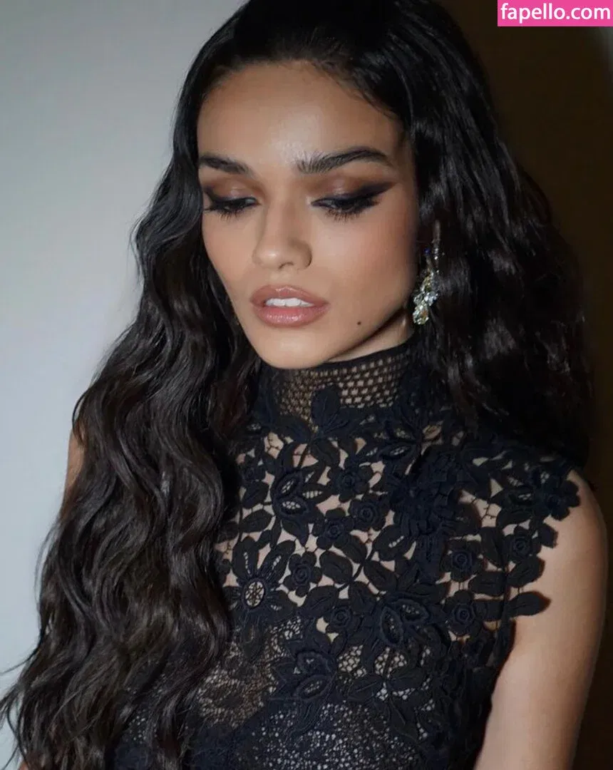 Rachel Zegler Onlyfans Photo Gallery 