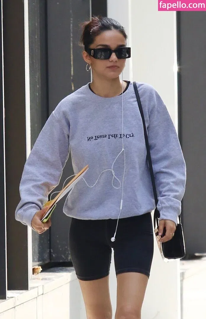 Rachel Zegler Onlyfans Photo Gallery 