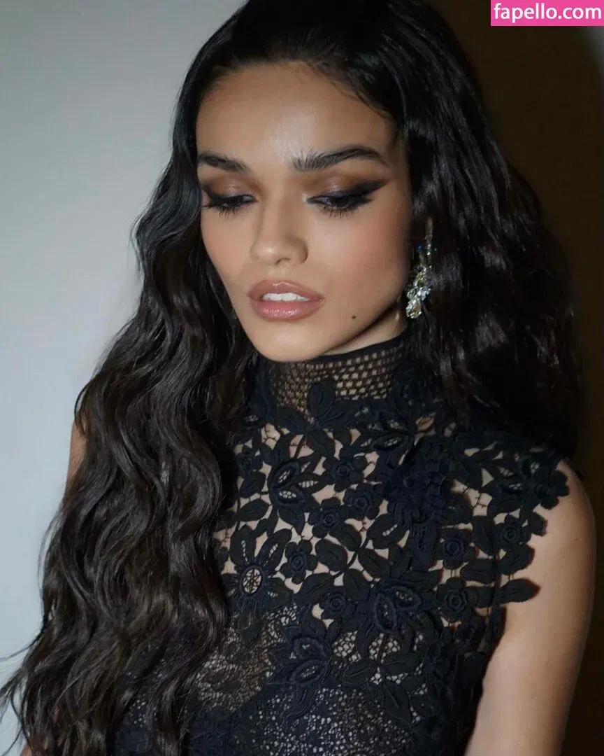 Rachel Zegler Onlyfans Photo Gallery 