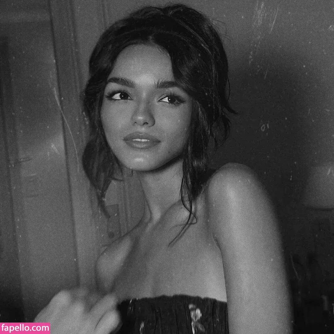 Rachel Zegler Onlyfans Photo Gallery 