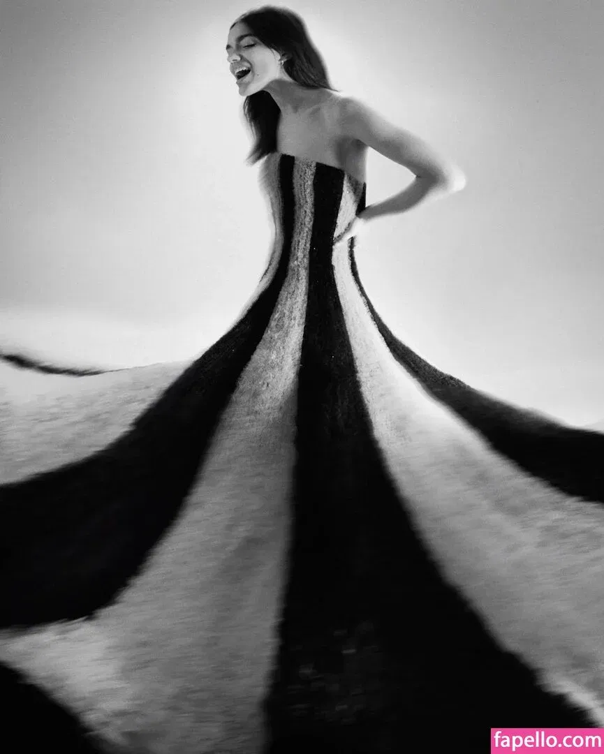 Rachel Zegler Onlyfans Photo Gallery 