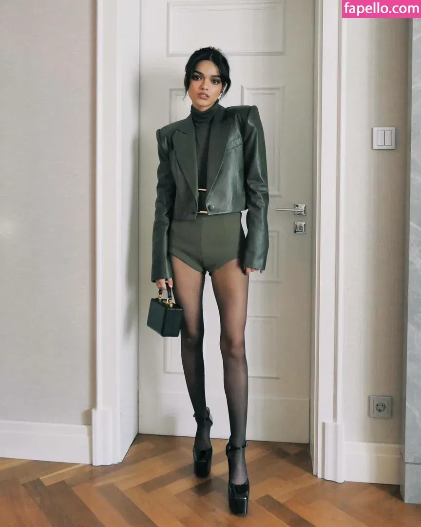 Rachel Zegler Onlyfans Photo Gallery 