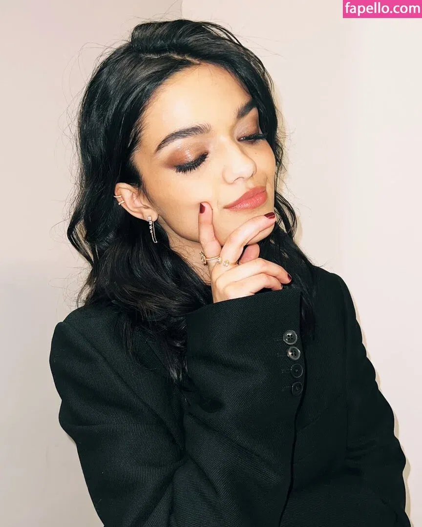 Rachel Zegler Onlyfans Photo Gallery 