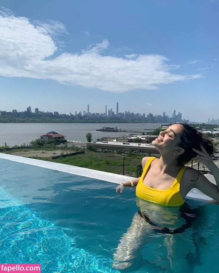 Rachel Zegler Onlyfans Photo Gallery 