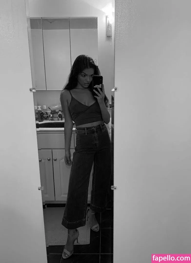 Rachel Zegler Onlyfans Photo Gallery 