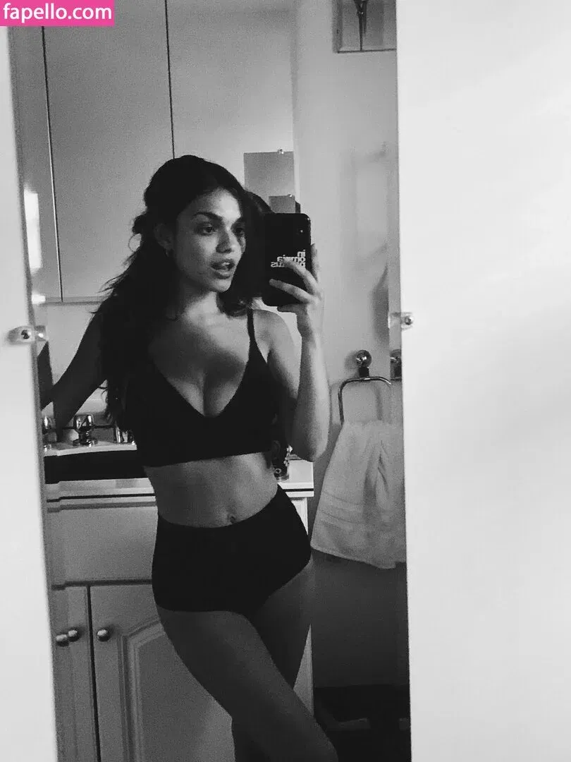 Rachel Zegler Onlyfans Photo Gallery 