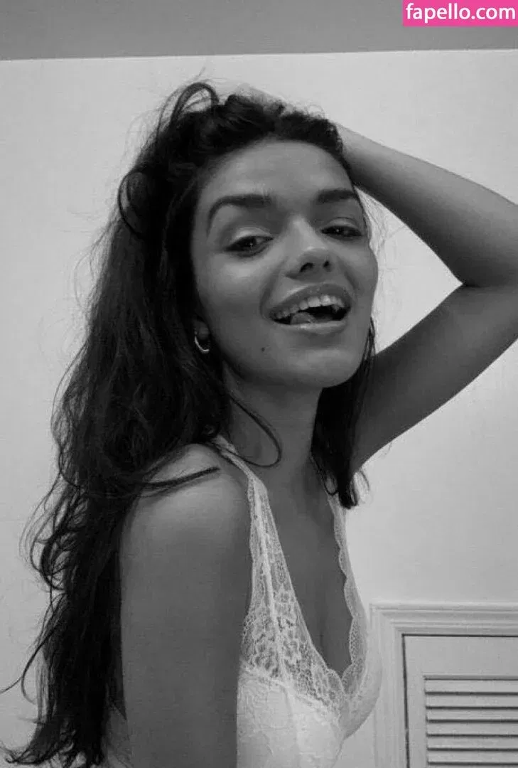 Rachel Zegler Onlyfans Photo Gallery 