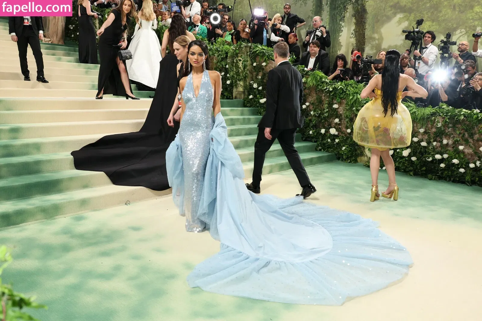 Rachel Zegler Onlyfans Photo Gallery 