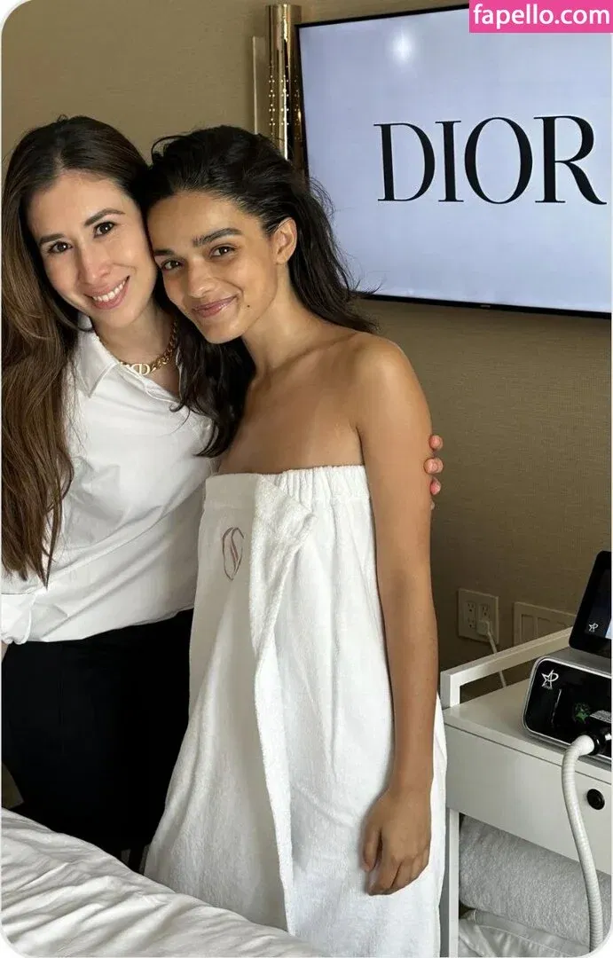 Rachel Zegler Onlyfans Photo Gallery 