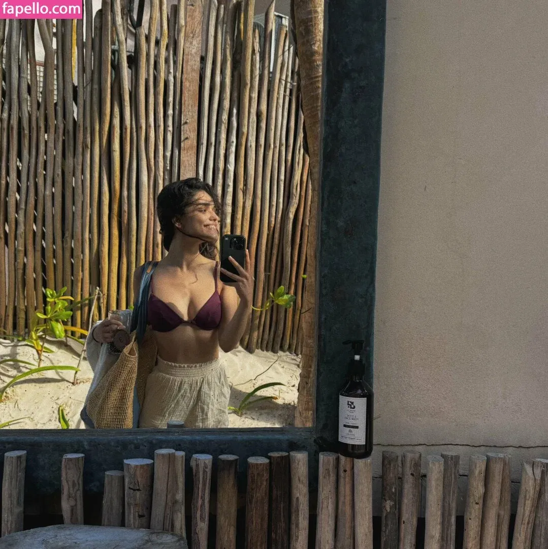 Rachel Zegler Onlyfans Photo Gallery 