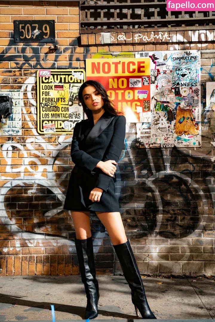 Rachel Zegler Onlyfans Photo Gallery 