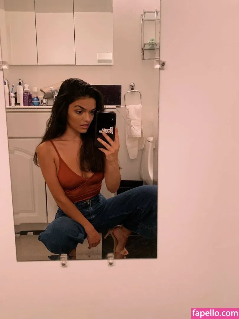 Rachel Zegler Onlyfans Photo Gallery 