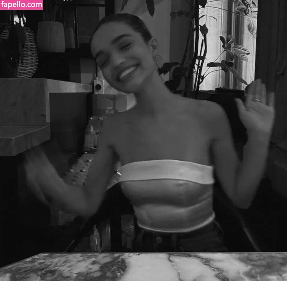 Rachel Zegler Onlyfans Photo Gallery 