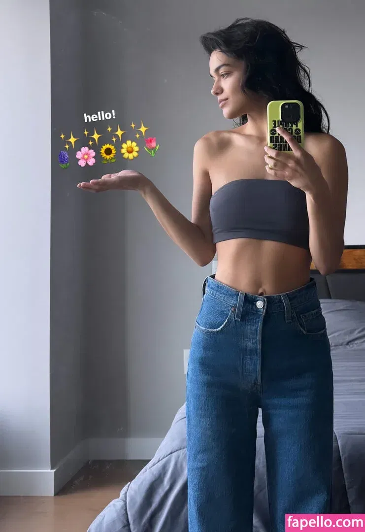 Rachel Zegler Onlyfans Photo Gallery 