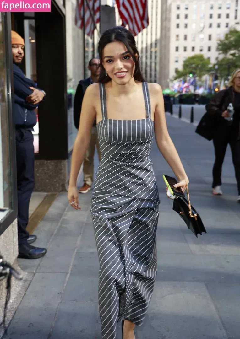 Rachel Zegler Onlyfans Photo Gallery 