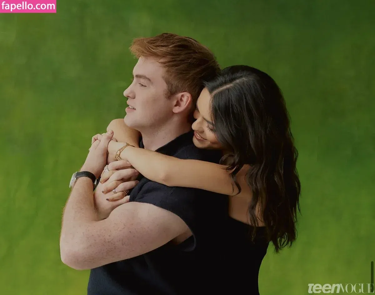 Rachel Zegler Onlyfans Photo Gallery 