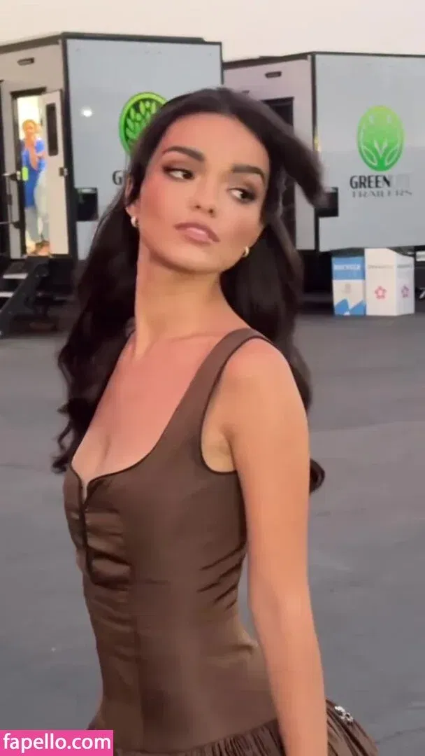 Rachel Zegler Onlyfans Photo Gallery 