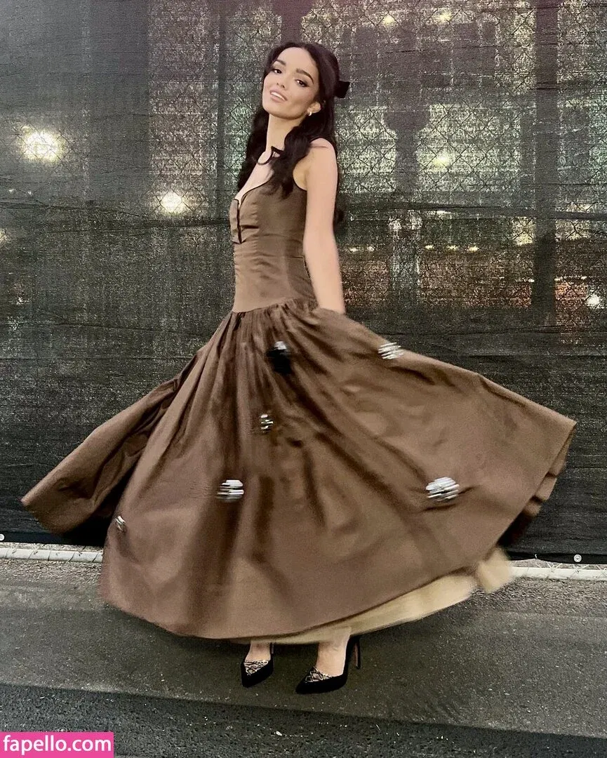 Rachel Zegler Onlyfans Photo Gallery 