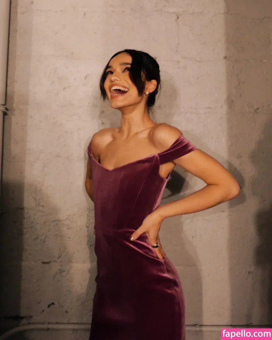 Rachel Zegler Onlyfans Photo Gallery 