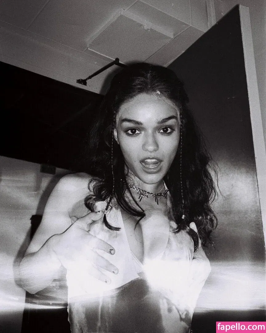 Rachel Zegler Onlyfans Photo Gallery 