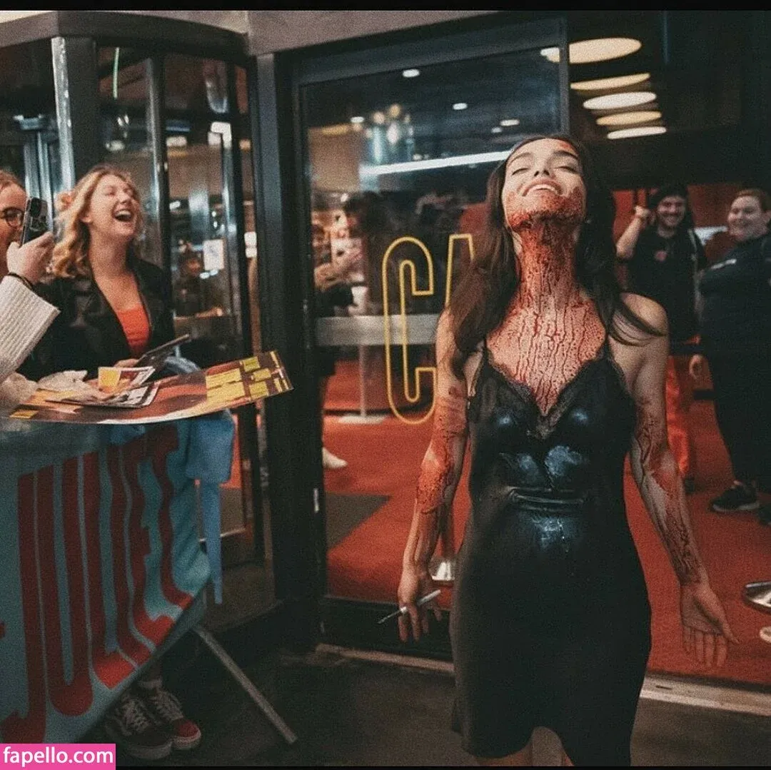 Rachel Zegler Onlyfans Photo Gallery 