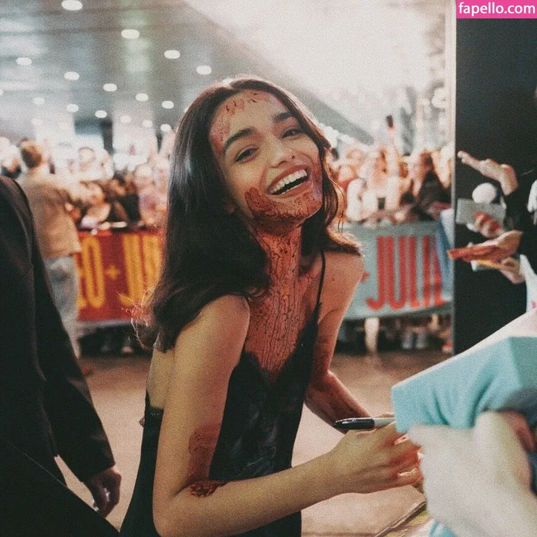 Rachel Zegler Onlyfans Photo Gallery 