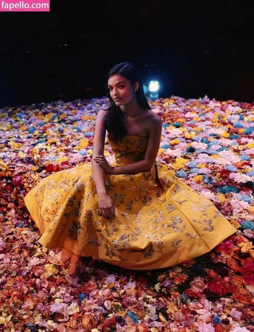 Rachel Zegler Onlyfans Photo Gallery 