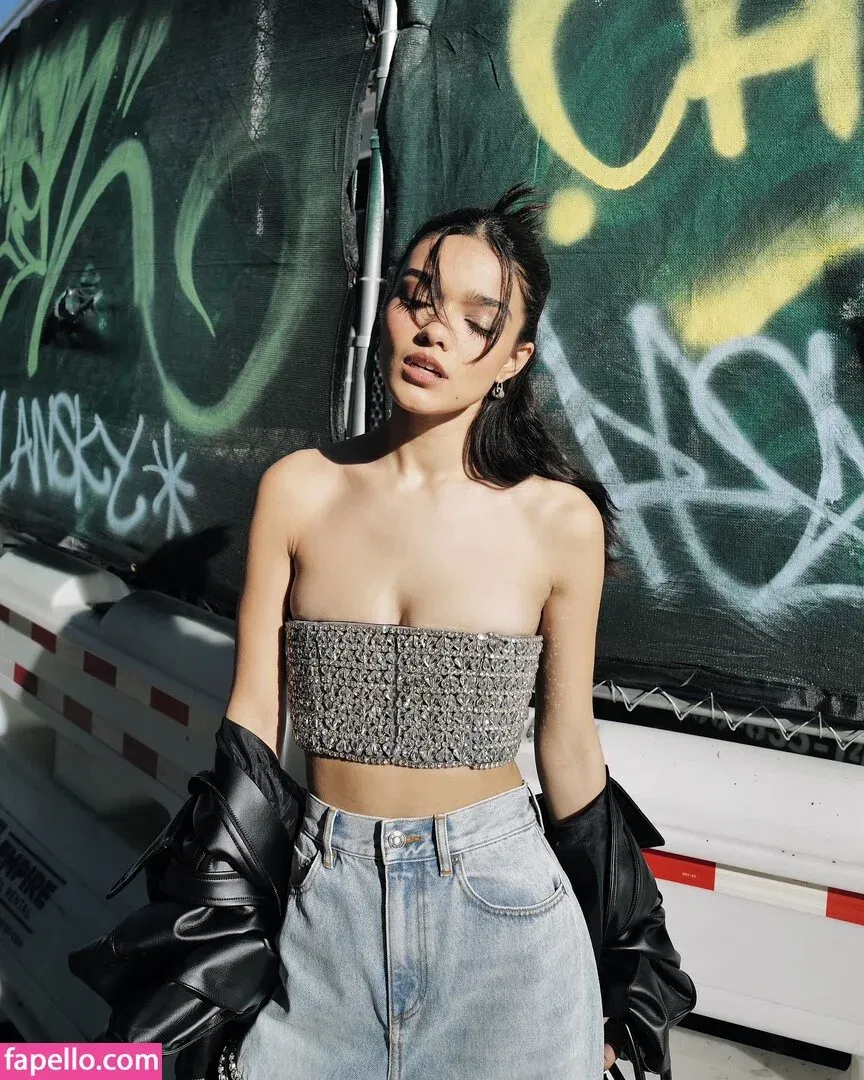 Rachel Zegler Onlyfans Photo Gallery 