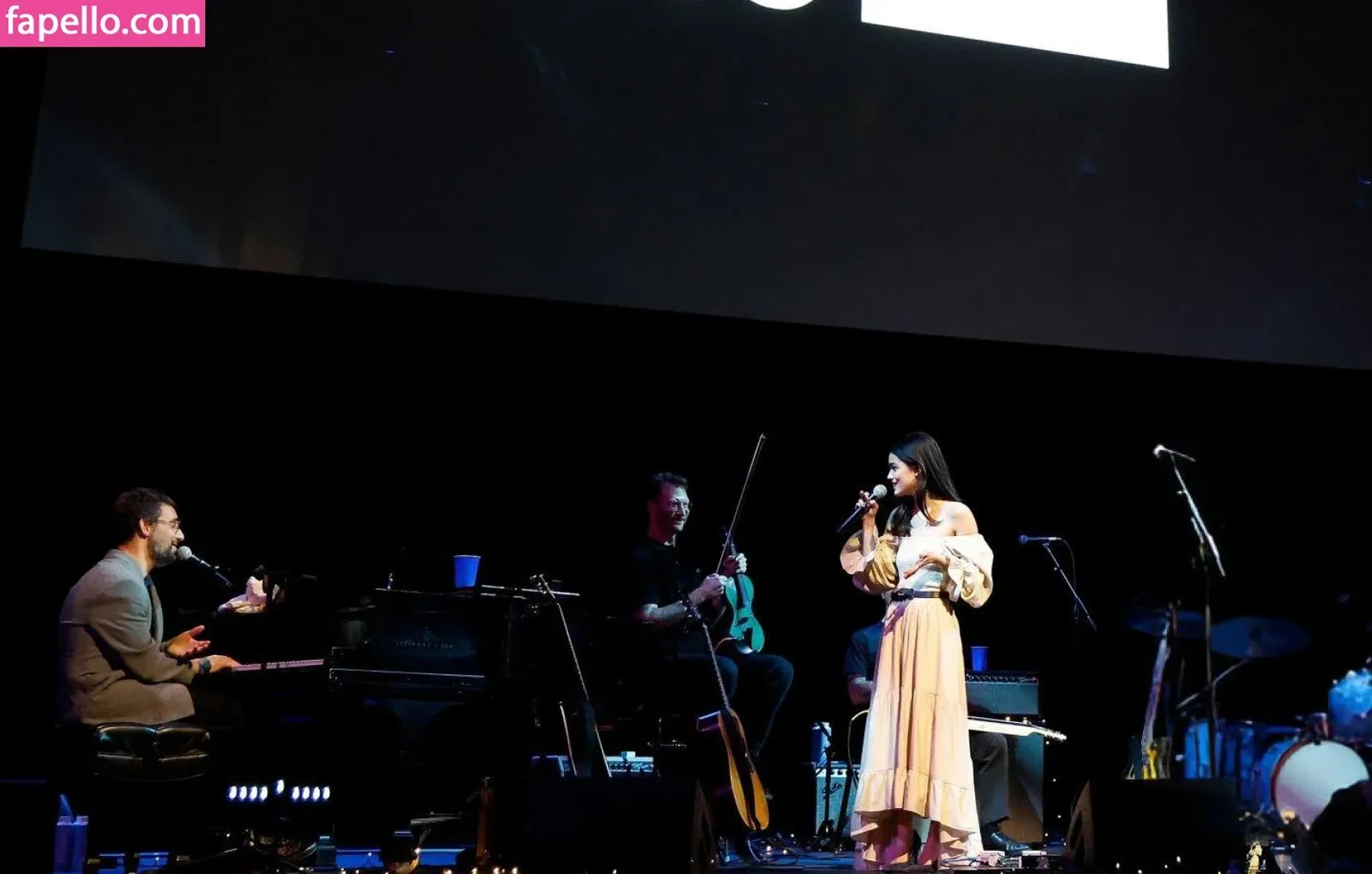 Rachel Zegler Onlyfans Photo Gallery 