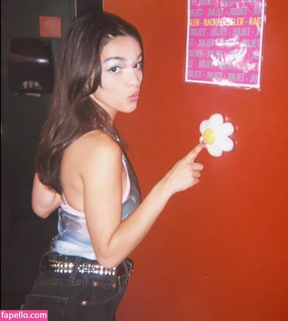 Rachel Zegler Onlyfans Photo Gallery 