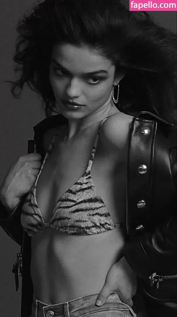 Rachel Zegler Onlyfans Photo Gallery 