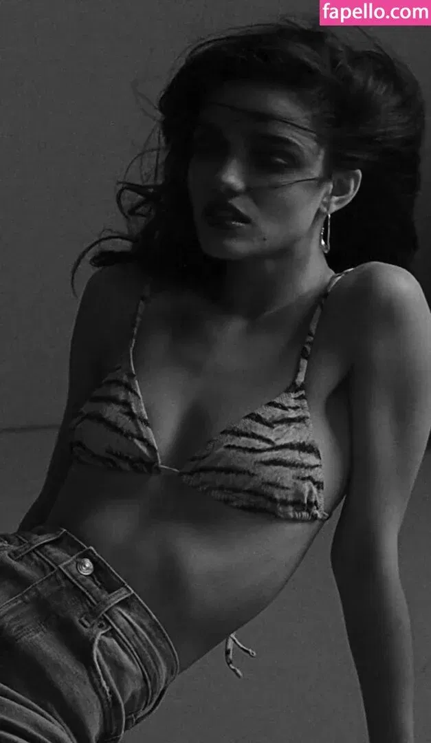 Rachel Zegler Onlyfans Photo Gallery 