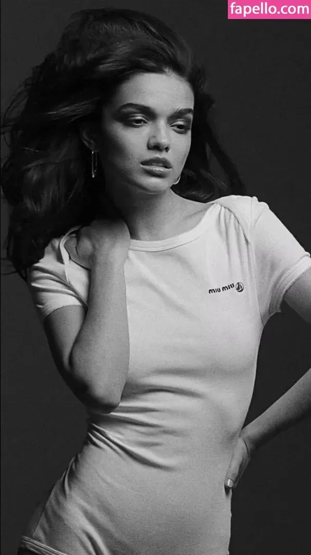 Rachel Zegler Onlyfans Photo Gallery 